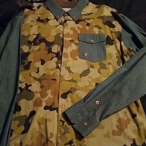 Staple bottom down camouflage/denim shirt!